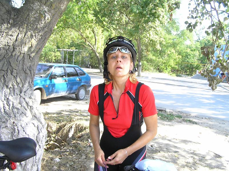 P8180086.JPG - Není ta helma nějak obráceně?