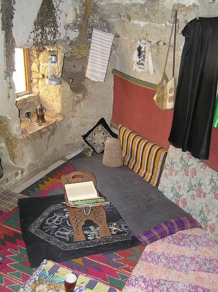 P8190140.JPG - Příbytek obyvatele kláštera