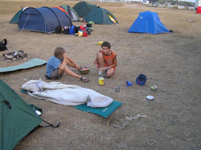 P8190189.JPG - Příprava večeře