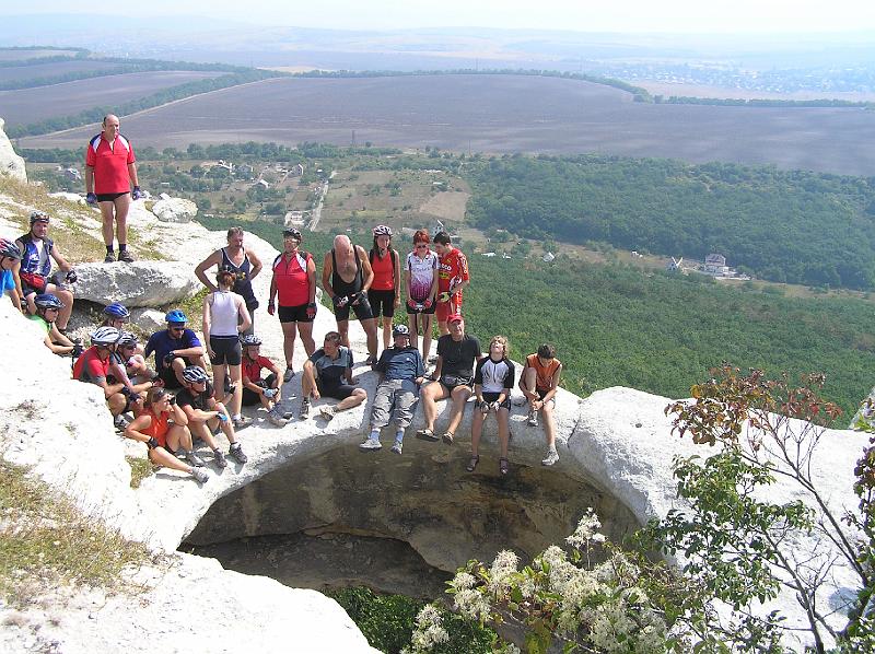 P8200195.JPG - Tak tady mi nebylo dobře, zvlášť když jsem viděl, jak kluci sedí na tom můstku