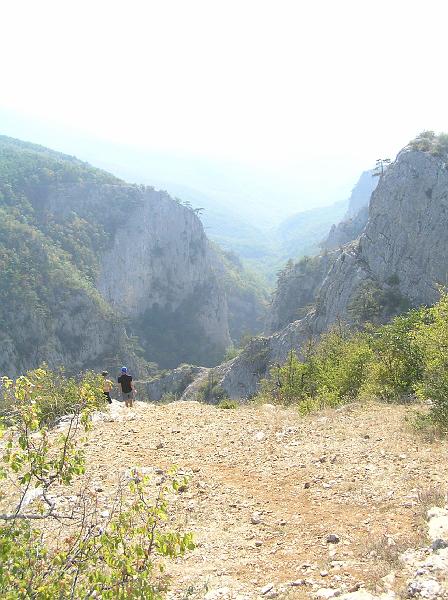 P8240442.JPG - Pohled do kaňonu