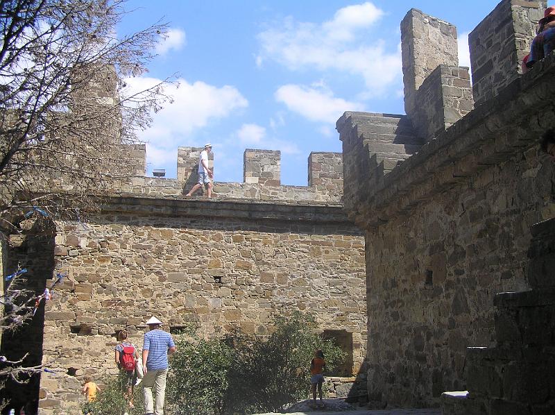 P8280598.JPG - S bezpečností si moc hlavu nelámou