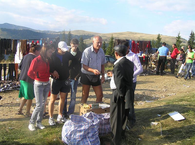 P8160047.JPG - Slávek smlouvající