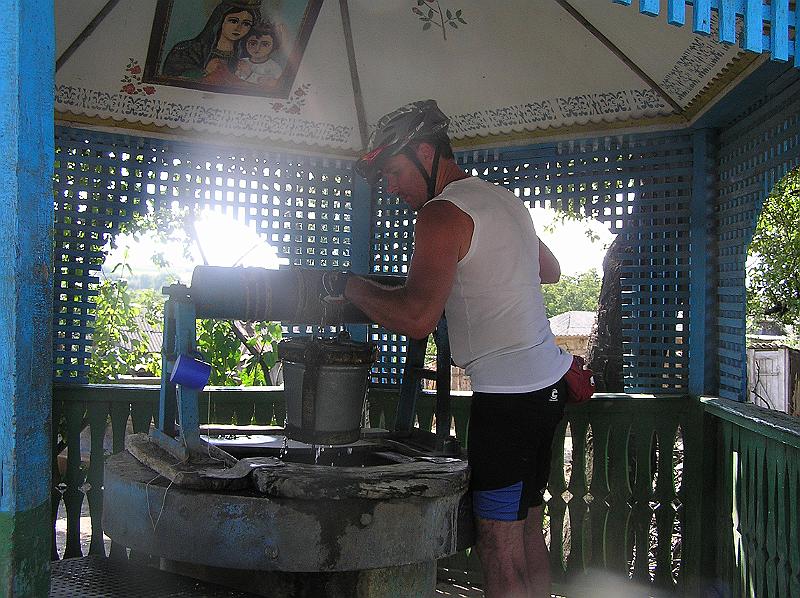 P8180092.JPG - Místní vodovod na český pohon