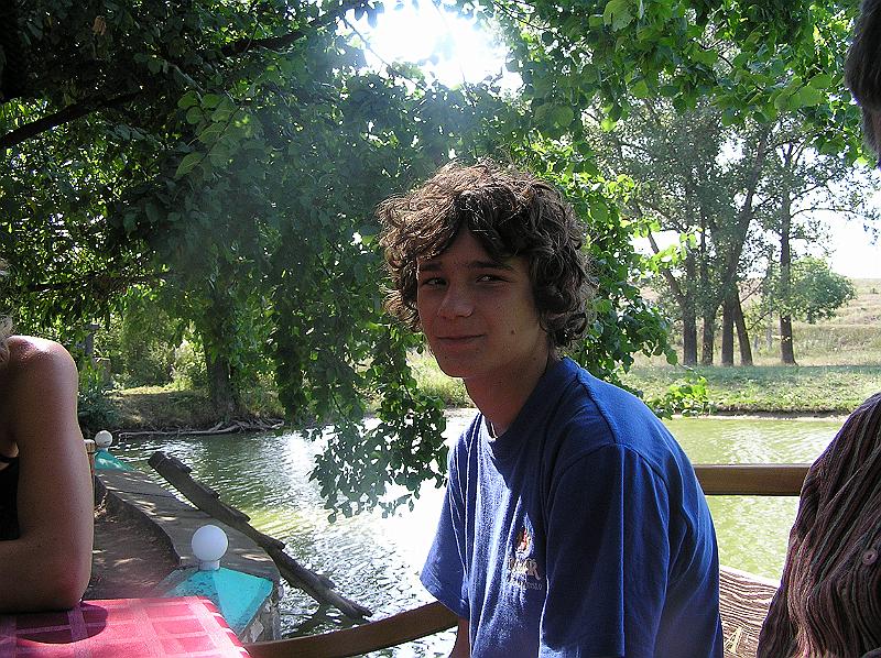 P8190099.JPG - Čekání na řízek (na ty vaše jídla nejsem zvědavej)