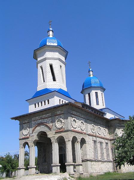 P8220209.JPG - Kostel v Podněstří (dá to fušku vyfotit něco bez všudypřítomných drátů)