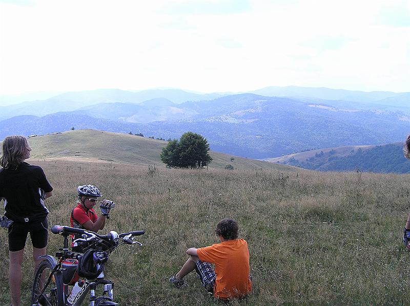 P8250374.JPG - Hory nad Varatekem