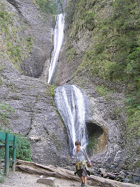 P8260442.JPG - Vodopád při sestupu nedaleko Durau